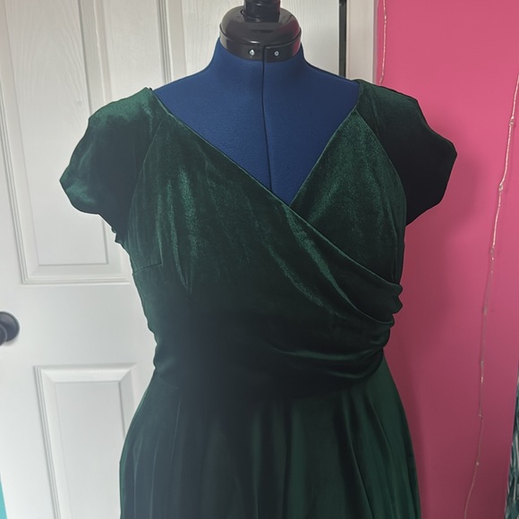 The Pretty Dress Company Forest Green Velvet Hourglass Dress - Picture 3 of 7